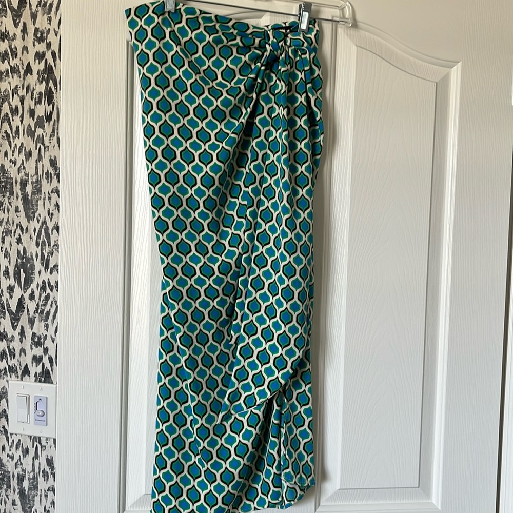 Zara 35” long print skirt in XS.